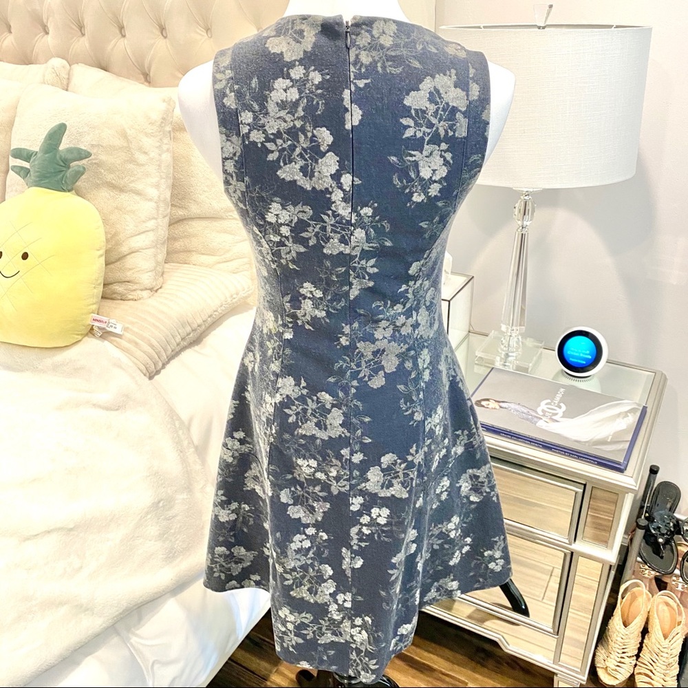 Banana Republic Sleeveless V-Neck Floral Dress - Picture 4 of 7